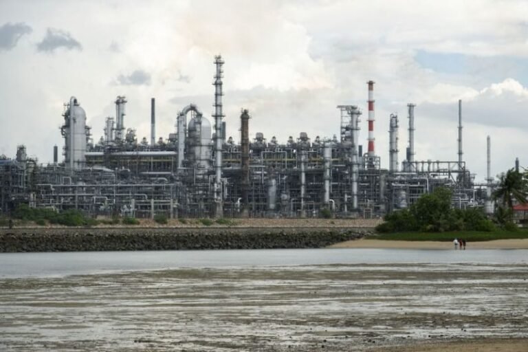 Arab Saudi Bangun Gudang Minyak Bawah Tanah di Singapura, Jaga Stok Energi Asia Tenggara